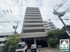浴室には小窓が付いているので、こもりがちな湿気もすぐ取り除くことができます。2025年10月新品交換予定。
