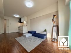 シンプルで美しいデザインのリビングが、毎日の生活に彩りを添える。