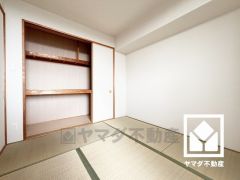 約6帖の和室です。全居室6帖以上のゆとりある居住空間?で、広々お使いいただけます。