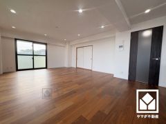 広々30帖のLDKが魅力。家族全員がリラックスできる、ゆったりとした快適リビングで温かい団らんの時間を。