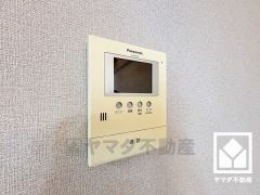 TVモニター付きインターフォンで防犯性もばっちり。