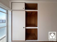押入にはお客様用の座布団や寝具も収納可能です。