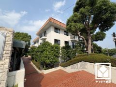 自然と調和するデザインが魅力。四季折々の風景に溶け込む、心地よい住まい。