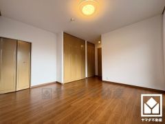 全居室フローリングでお掃除ラクラク。全居室収納もございますので、お部屋の広さを最大限に活用できます。