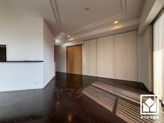 広々23.2帖のLDKが魅力。家族全員がリラックスできる、ゆったりとした快適リビングで温かい団らんの時間を。