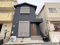 「ファミリーマート尼崎大庄北」まで徒歩6分、「スギドラッグ尼崎西立花店」まで徒歩7分、「サンディ尼崎南七松店」まで徒歩11分など、お買い物施設が徒歩圏内に複数あり便利な住環境です。