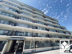 小学校徒歩10分圏内で低学年のお子様も安心して通学していただけます。