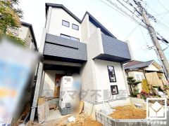 浴室にも小窓が付いているので明るく、こもりがちな湿気もすぐ取り除くことができます。