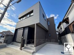 駐車スペース確保。玄関のそばで荷物の上げ下ろしができるので便利です。ご成約でヤマダポイントプレゼント中です。お問合せお待ちしております。