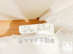 温水洗浄便座付きで、季節を問わずいつでも温かい便座をお使いいただけます。