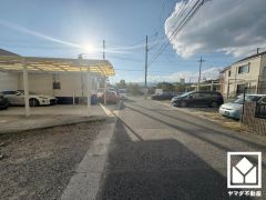 平坦地のため建築コストが抑えられ、建物設計の自由度が高まります。バリアフリー設計にも適しています。傾斜が少なく、自転車やベビーカーでの移動も楽ちんです。