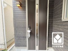 阪急電鉄甲陽線「苦楽園口」駅まで徒歩約14分、阪神電鉄本線「西宮」駅まで徒歩約23分、JR東海道本線「さくら夙川」駅まで徒歩約25分の立地。