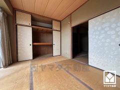 約6帖の1階南側和室です。北側の和室と続き間になっており、一体利用も可能です。