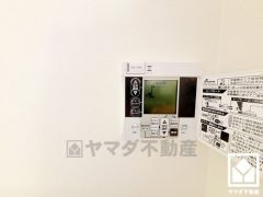 床暖房付きで、寒い冬でも足元ポカポカ。ホコリを巻き上げないのでお子様のいるご家庭にもおすすめです。