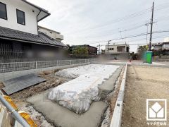浴室には小窓が付いているので明るく、こもりがちな湿気もすぐ取り除くことができます。