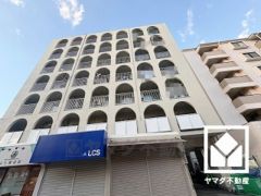 トイレにも小窓が付いており、明るく換気のしやすい空間です。