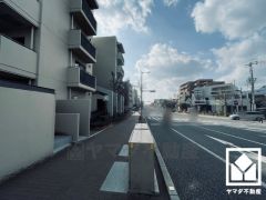 阪急電鉄甲陽線「夙川」駅まで徒歩約6分、JR東海道本線「さくら夙川」駅まで徒歩約11分、阪神電鉄本線「香櫨園」駅まで徒歩約14分の立地。