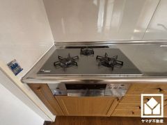 家族のごはん作りがはかどる。同時調理ができる3口コンロ付き。