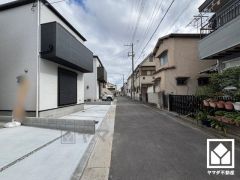 「スーパーマルハチ下坂部店」まで徒歩3分、「キリン堂尼崎次屋店」まで徒歩9分など、お買い物施設が徒歩圏内に複数あり便利な住環境です。