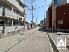 JR福知山線「塚口」駅まで徒歩約16分、3沿線利用可能な立地。「コープ尼崎近松」まで徒歩10分など、毎日の通勤・通学だけでなく、日常のお買い物や、休日のお出かけまで利便性に優れています。