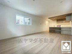 広々18.4帖のLDKが魅力。家族全員がリラックスできる、ゆったりとした快適リビングで温かい団らんの時間を。