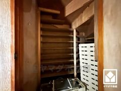 約4帖の大容量収納がございます。季節の荷物や趣味の道具もしっかり収納できます。
