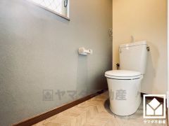 明るく清潔感溢れるトイレです。