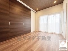 全居室に窓がございます。明るい陽光がたっぷり差し込む心地よい生活空間です。