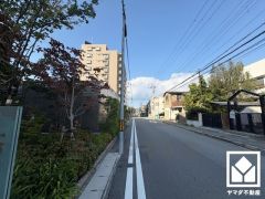 露天風呂付きの天然温泉（大浴場）、レストラン、ブックラウンジ、ゲストルームなど、共用施設も大変充実しています。