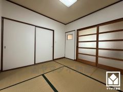 和の趣と現代の快適さを兼ね備えた空間。開放的にも、落ち着いたプライベート空間にもなる和室の魅力をぜひ。