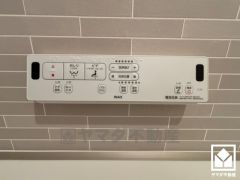 温水洗浄便座付きで、季節を問わずいつでも温かい便座をお使いいただけます。