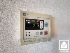 ボタン1つで自動でお湯張りができるオートバス機能付き。