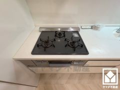 毎日の料理がもっとスムーズに。便利な3口コンロ付きキッチン。