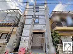 落ち着いた色合いと直線的な美しさが調和したモダンな外観となる予定です。帰るたびに安心感を感じられる佇まい。