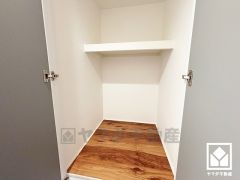 廊下にも収納スペースがあり、住空間を広々お使いいただけます。