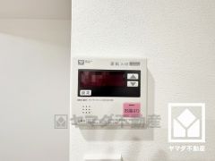 お湯はりスイッチを押し、給湯栓を開けてお湯はりをすると、設定した湯量でお湯が自動的に止まるオートストップ機能付き。（給湯栓は開いたままなので、必ず閉めてください）