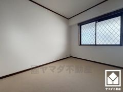 約5.7帖の洋室です。お子様のお部屋などにも丁度良い広さです。