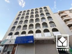 キッチンは空間を有効活用できる壁付けタイプ。窓がございますので、昼間は手元が明るく、お料理がはかどります。