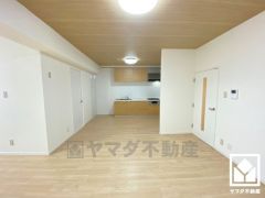 シンプルで美しいデザインのリビングが、毎日の生活に彩りを添える。