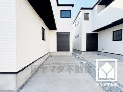 駐車スペース確保。玄関のそばで荷物の上げ下ろしができるので便利です。