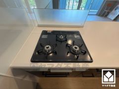 毎日の料理がもっとスムーズに。便利な3口コンロ付きキッチン。