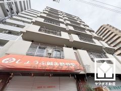 「コノミヤ尼崎店」まで徒歩2分、「ローソン尼崎神田北通七丁目店」まで徒歩2分、「スギドラッグ尼崎三和店」まで徒歩5分など、お買い物施設が徒歩圏内に複数あり便利な住環境です。