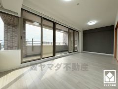 広々17.2帖のLDKが魅力。家族全員がリラックスできる、ゆったりとした快適リビングで温かい団らんの時間を。