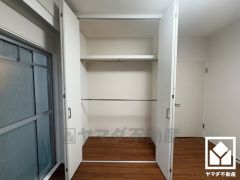 新たに家具を買わなくても良いので、ハンガーパイプ付きのクローゼットは嬉しいですね。