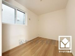 たっぷり収納できる約4.5帖の納戸付きだから、家の中をもっとスッキリ。季節の荷物や趣味の道具もしっかり収納。