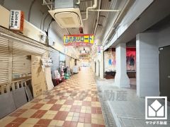 すべり台やブランコなどの遊具が設置された「杭瀬公園」まで徒歩2分。徒歩圏内には広々とした「今福公園」などもあり、子育て世帯の方にもお勧めです。