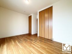 約6.6帖の3階洋室です。全居室フローリングでお掃除ラクラクです。