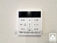 ボタン1つで自動でお湯張りができるオートバス機能付き。