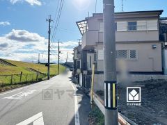 開発分譲地ですので区画の整った街並みです。同じ時期に生活をスタートするご家族が多いため、困ったときにも心強いですね。