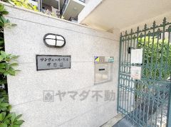 安心・安全な暮らしをサポートするオートロックシステムも完備。